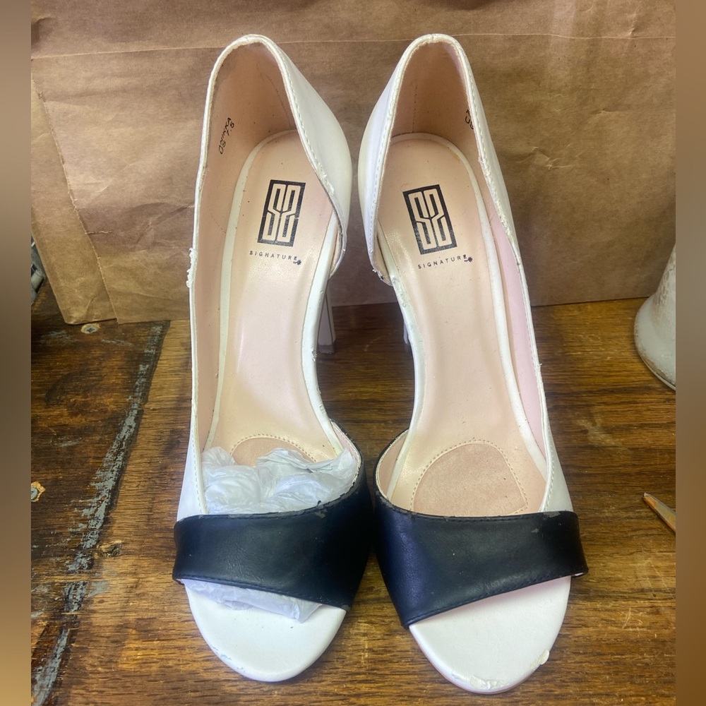 Signature Anika black white women’s heels 7.5